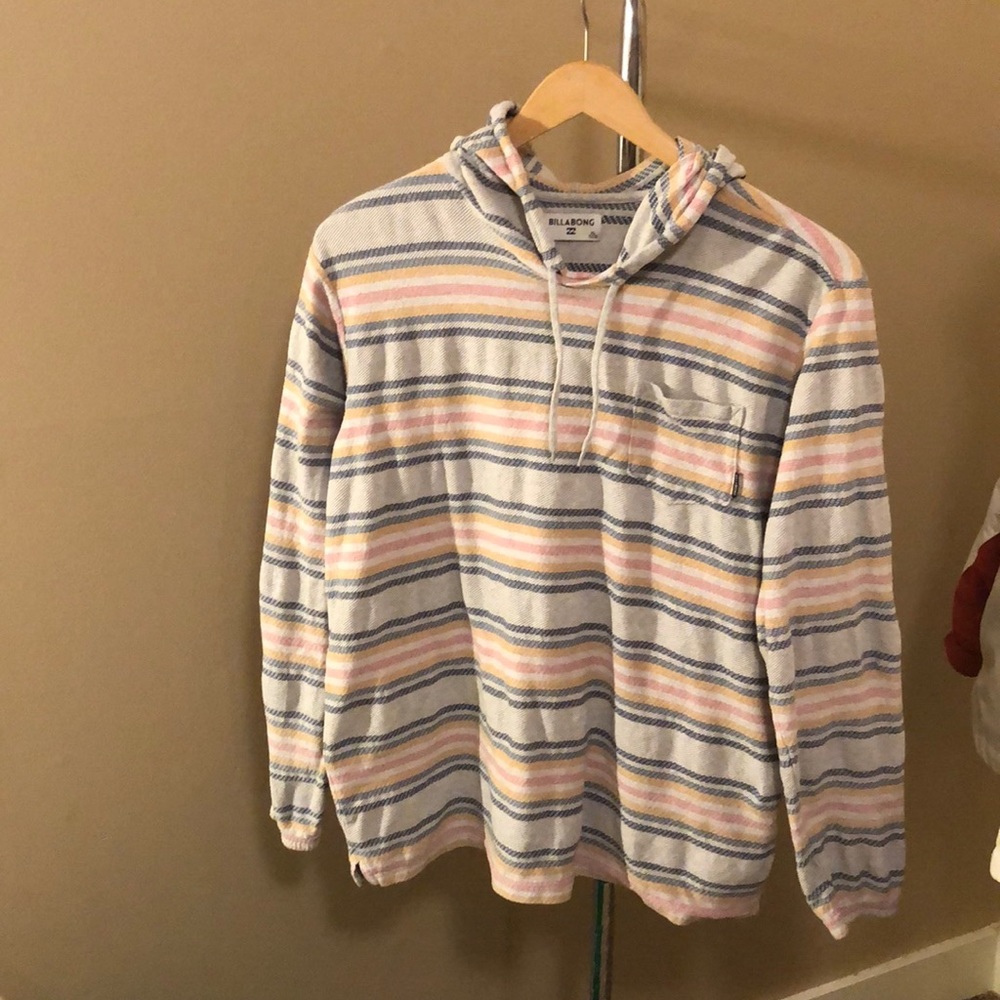 Men’s surfer looking Billabong hoodie pullover.